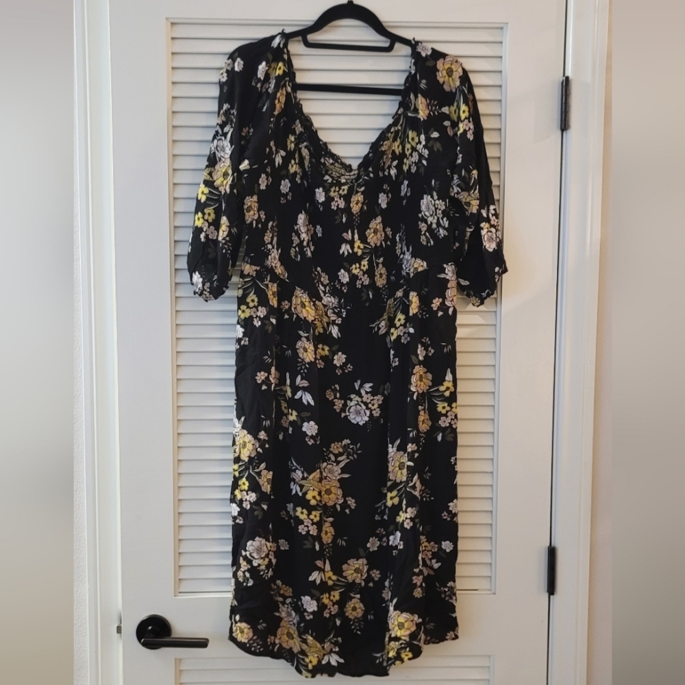 City Chic - (Plus-Size) Floral Lightweight Dress With Two Small Front Leg Slits